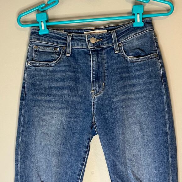 Levi's 721 High Rise Skinny Light Wash Distressed Jean Size 26 - Picture 5 of 13